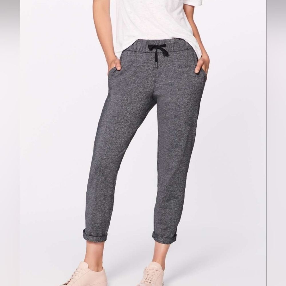 Lululemon on the fly jogger pants size 6 W5ASSS